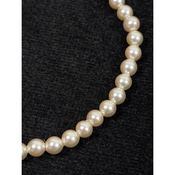 Vintage Cream Glass Faux Pearl Classic Bracelet 7 inches - Picture 2 of 9